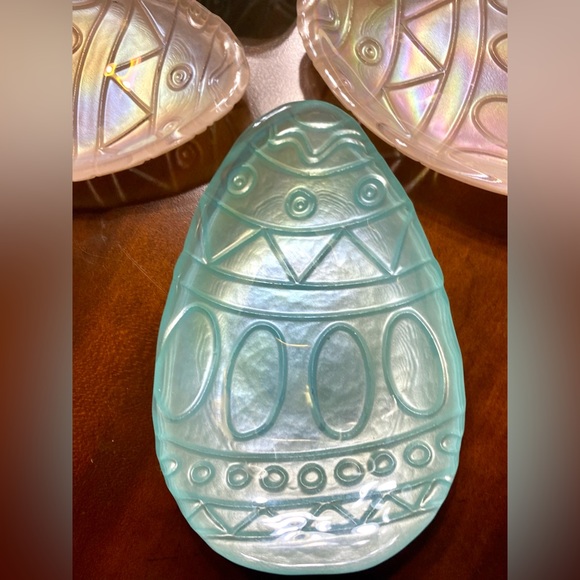 Set of 4 Plates Easter Egg Plates Akcam Hand Made in Turkey Green and Pink - Picture 4 of 12